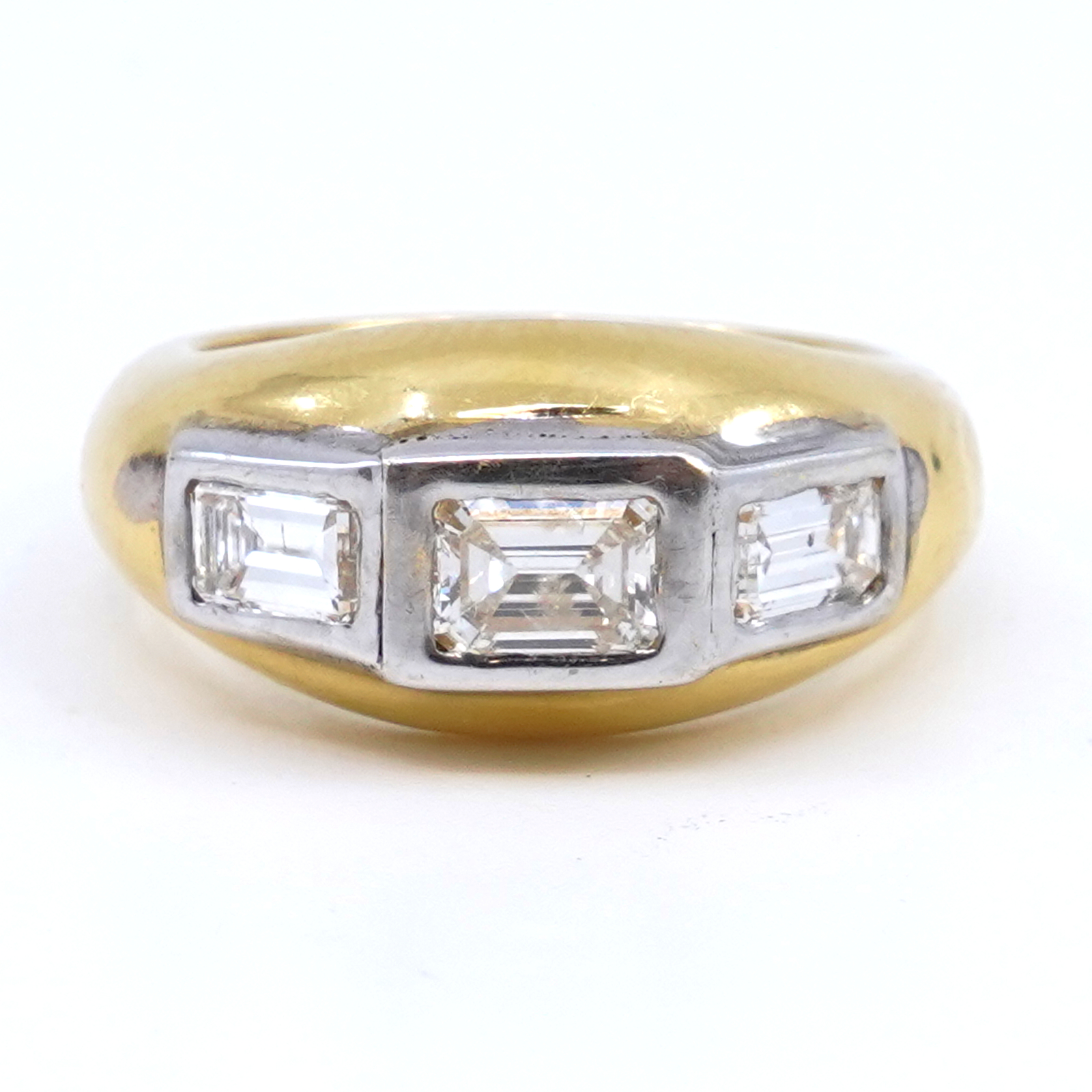 Ring 18K Ø17,50 10,3g med diamanter 2xca0,40ct Piké 1xca0,75ct Si2