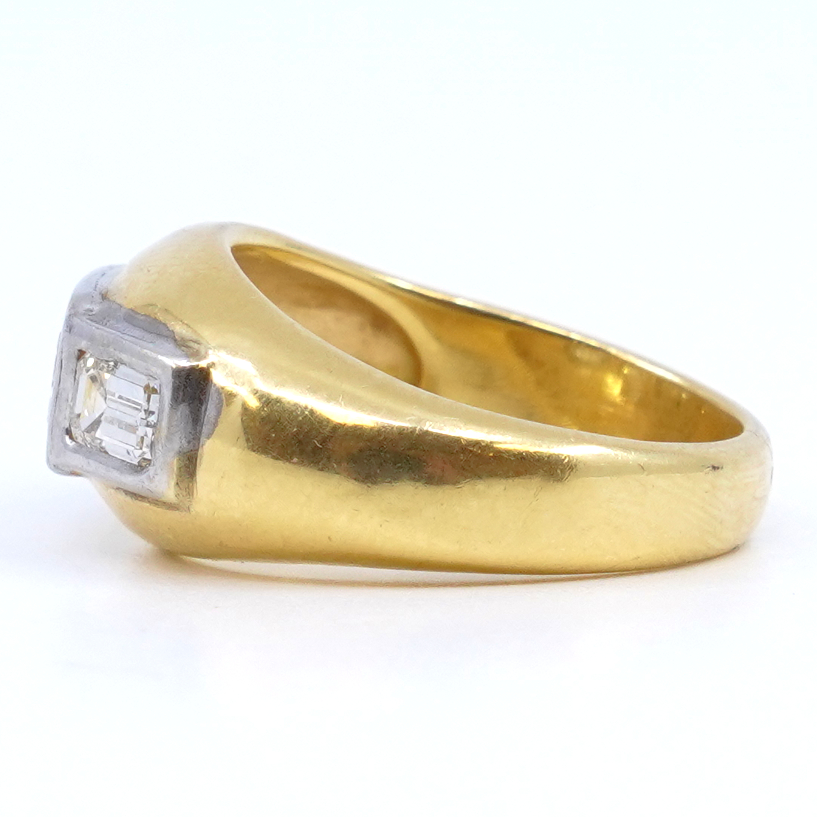 Ring 18K Ø17,50 10,3g med diamanter 2xca0,40ct Piké 1xca0,75ct Si2