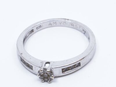 Ring Vitguld 18K 4,1g Ø18,25 med diamanter 13xca0,05ct