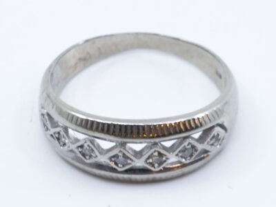 Ring vitguld med diamanter 7xca0,005ct 18K 2,9g Ø16