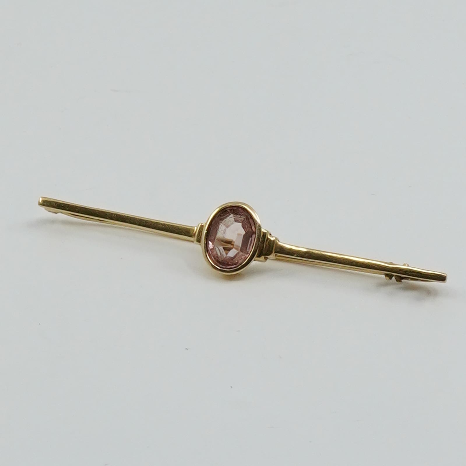 Brosch guld 18K 4,1g Bredd 60mm Höjd 9mm med rosa sten - Sefina Pantbank