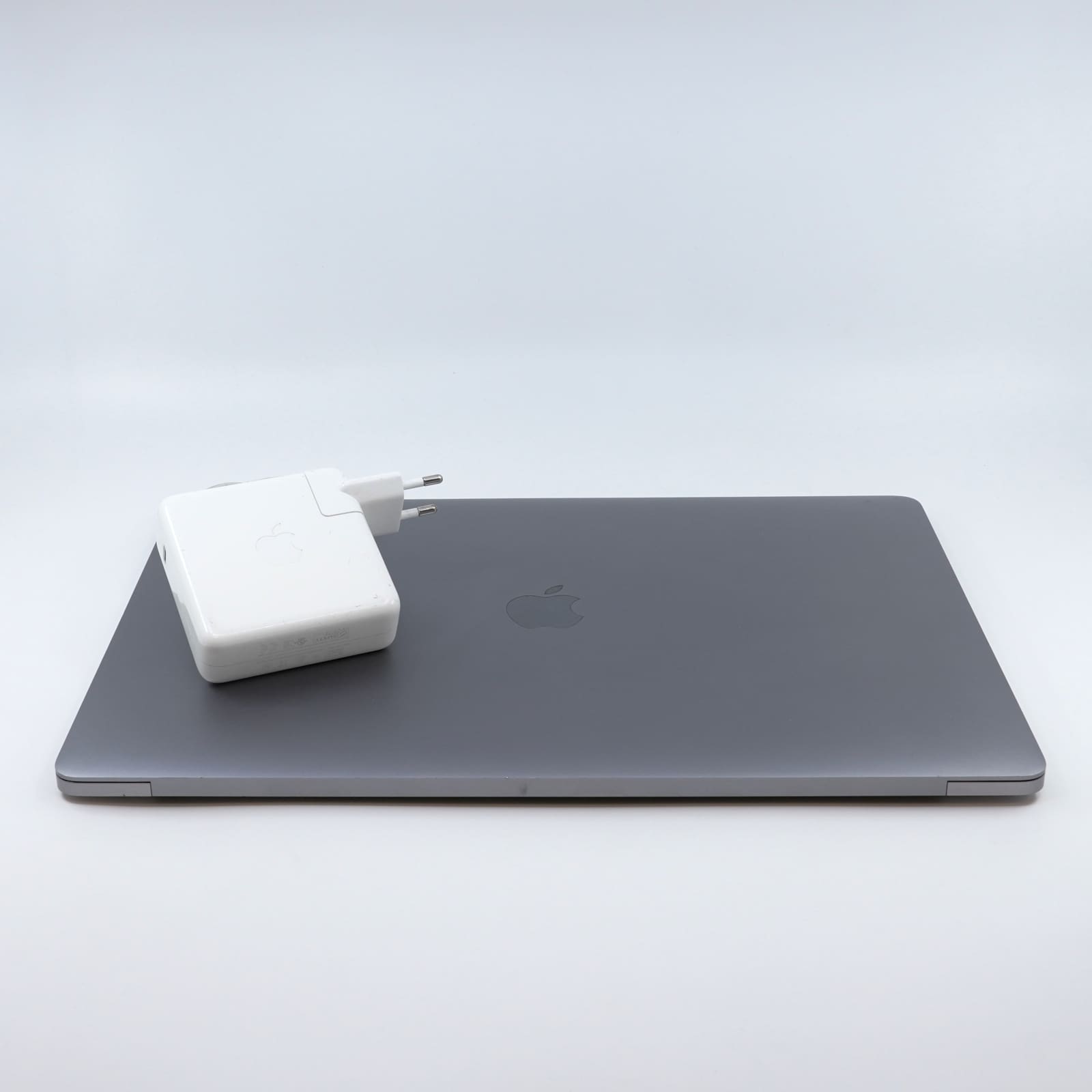 Dator Apple macbook pro 2017 modell:A1707 16Gb RAM core i7 256SSD