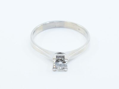 Ring vitguld 18K 3,1g Ø18¾ med diamant 1xca.0,35ct