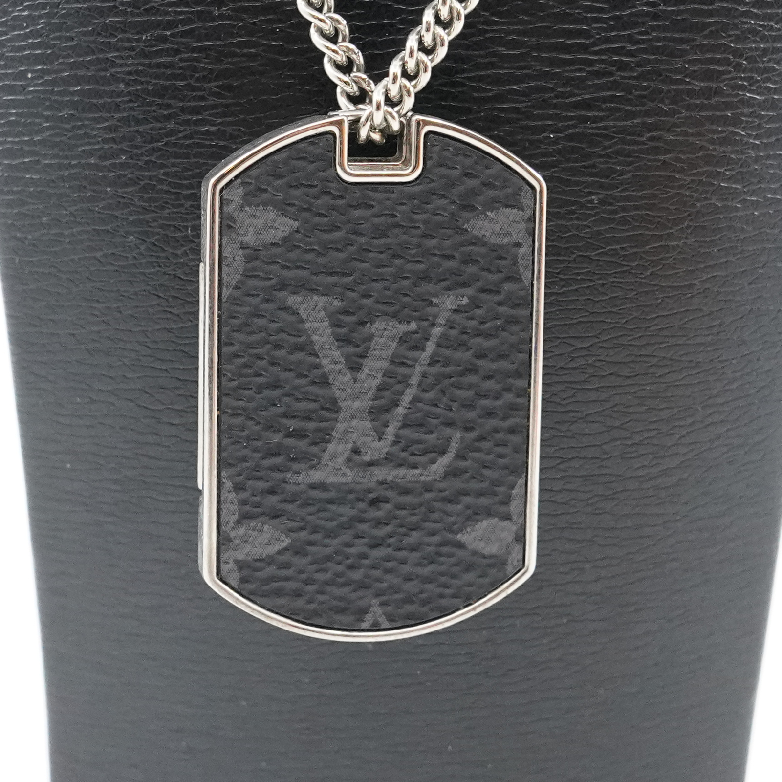 Halskedja Louis Vuitton Canvas Eclipse Plate Necklace Längd 66cm Bredd 3mm