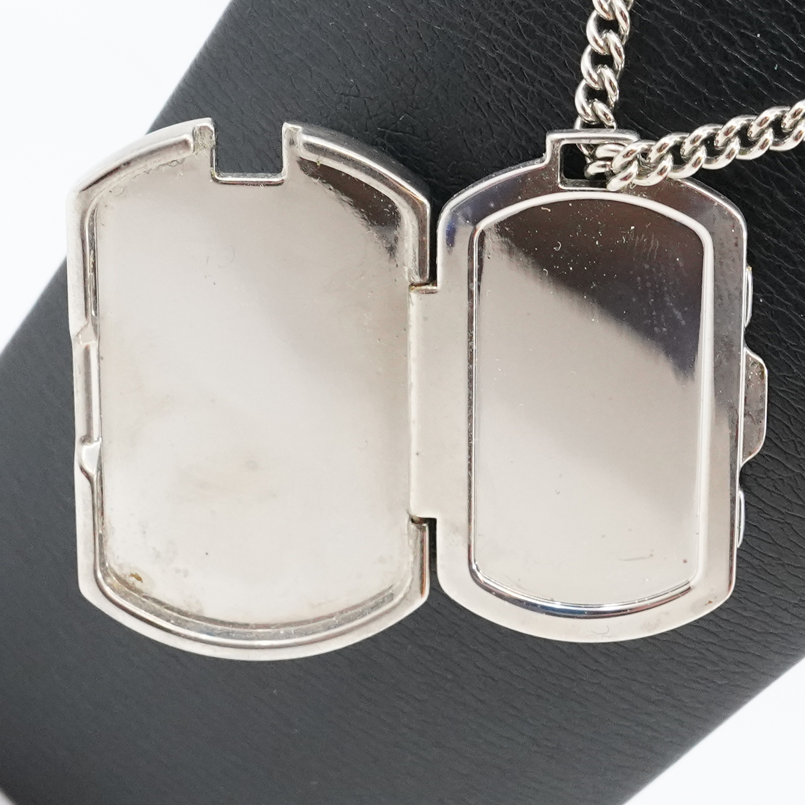 Halskedja Louis Vuitton Canvas Eclipse Plate Necklace Längd 66cm Bredd 3mm