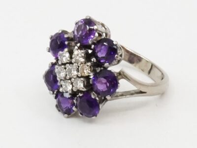 Ring vitguld 18K 9,4g Ø18¼ med stenar och diamanter 7xca0,005ct