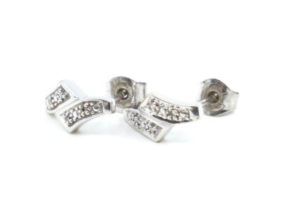 Örhängen Guld 18K 2,4g Höjd 13mm Bredd 7mm med åttkantslipade diamanter 8xca0,05ct