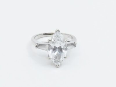 Ring vitguld 14K 5g Ø16¾ med vit sten