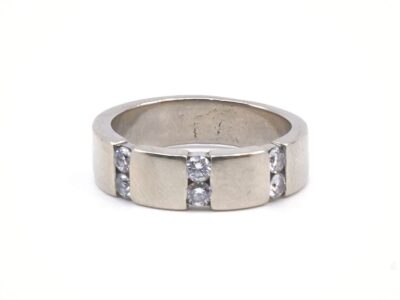 Ring vitguld 18K 6,6g Ø16¼ med diamanter 6xca0,04ct