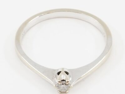 Ring Vitguld 18K 2,5g med diamant