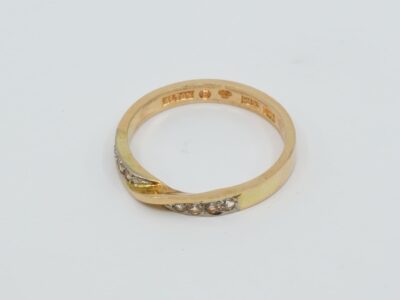 Ring Guld 18K Med vita stenar