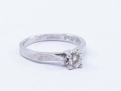 Ring Vitguld 18K 3,8g Ø17¼ med diamant 1xca0,28ct