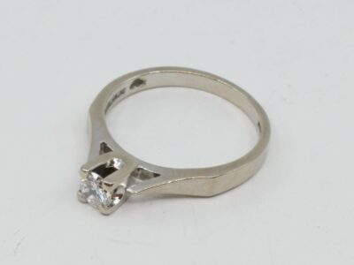 Ring Vitguld 18K Med diamanter
