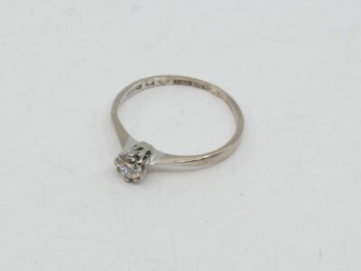 Ring Vitguld 18K Med diamant