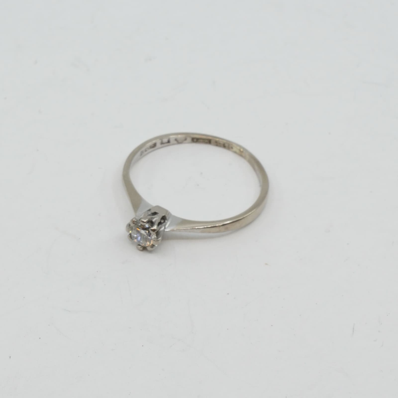 Ring Vitguld 18K Med diamant