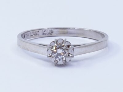 Ring Vitguld 18K 1,8g Ø17 diamant