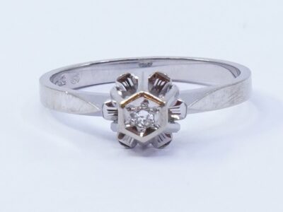 Ring Vitguld 18K 2,3g Ø16½ diamant
