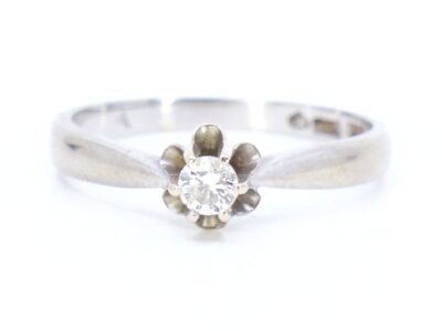 Vitguldsring med diamant 1x ca 0,13ct