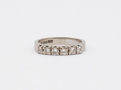 Ring Vitguld diamanter 18K 4,5g Ø16¾