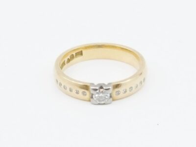 Ring Guld med krona i Vitguld och diamanter 18K