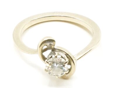 Ring Vitguld 18K med diamant 1xca0,28ct