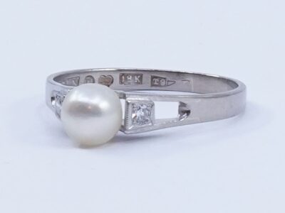 Ring Alton Vitguld 18K 2,2g Ø17¼ diamanter
