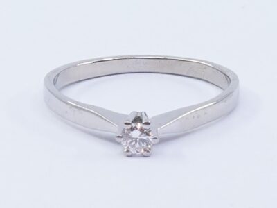 Ring Vitguld 18K 2,1g Ø17¾ diamanter
