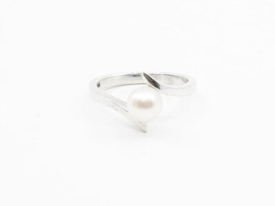 Ring Vitguld med odlad pärla 18K 4,3g, Ø17½