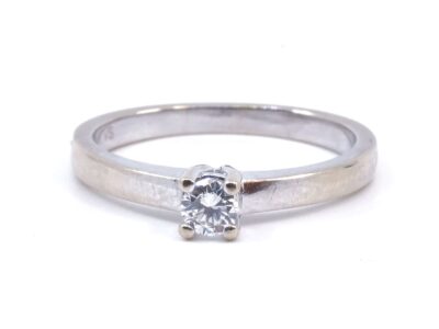 Ring Vitguld 18K 3,3g Ø17 med diamant 1xca0,18ct