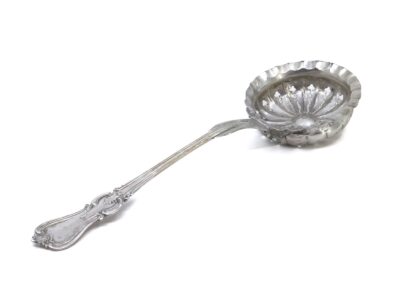 Strö/hålslev i silver från 1858
