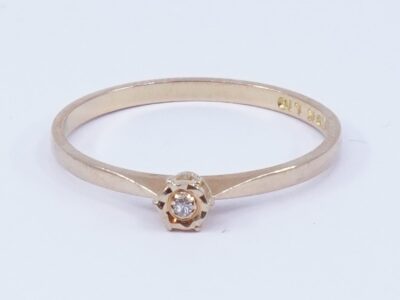 Ring 18K 1,3g Ø17½ med diamant
