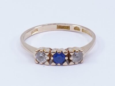 Ring 18K 2,1g Ø16¾ med stenar