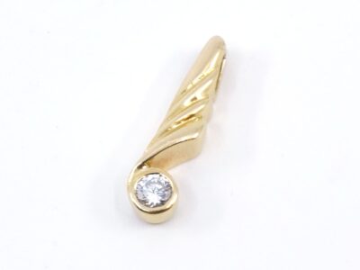 Hänge Guld 18K1,5g Höjd 17mm med diamant
