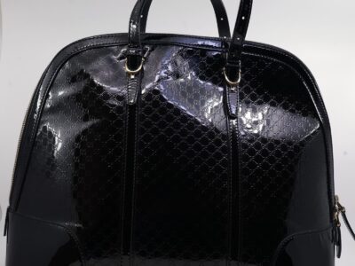 Väska Gucci "Microguccissima" svart lack, detaljer i gulmetall, 30x40x15cm snr: 309616543014, insida canvas