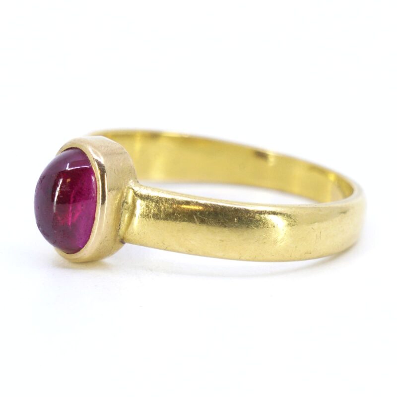 Guldring med rosa/röd sten - Sefina Pantbank