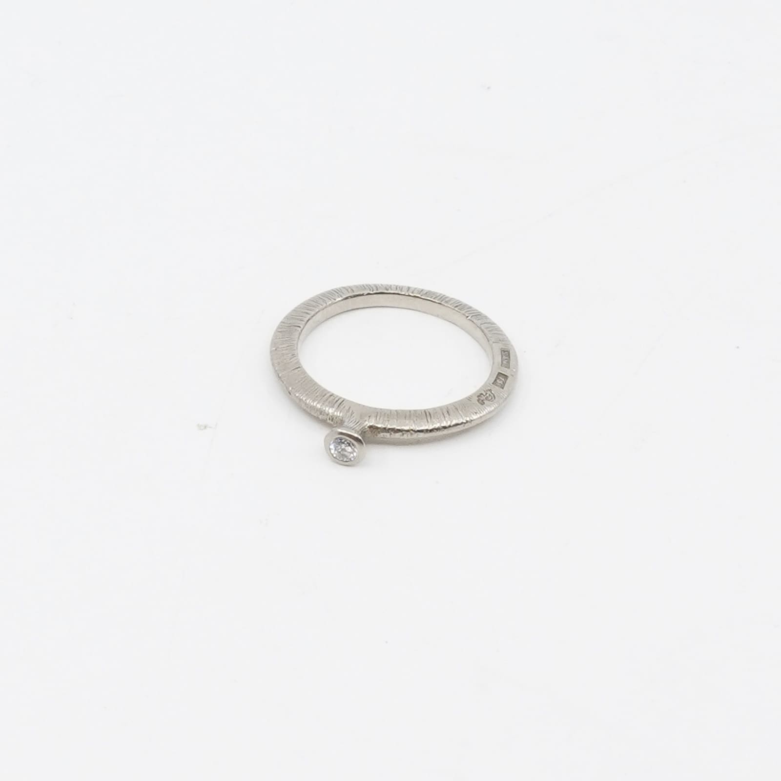 Ring Vitguld 18K 3,4g Ø16¼ med diamant Sandberg