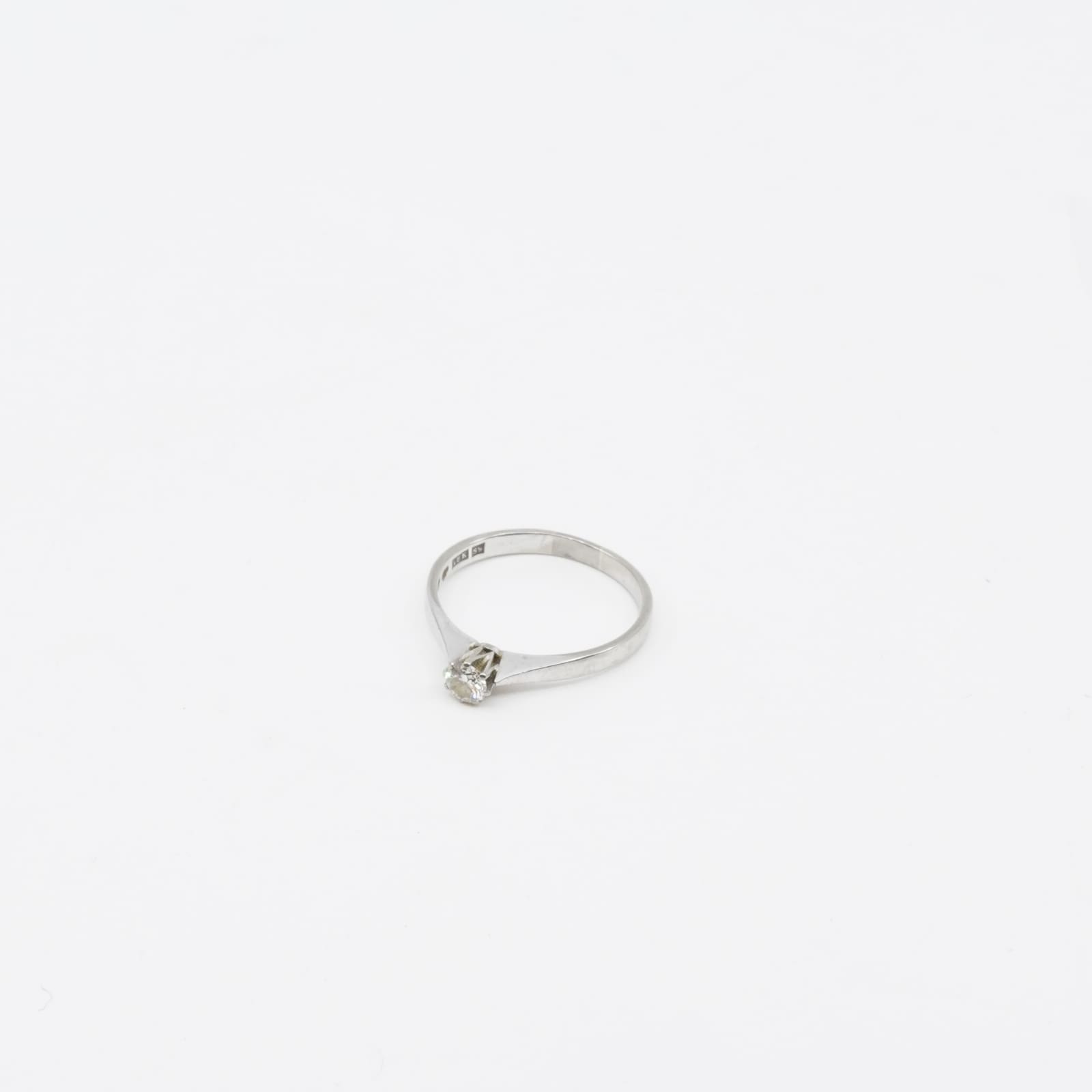 Ring Vitguld 18K 2,8g Ø18 med diamant