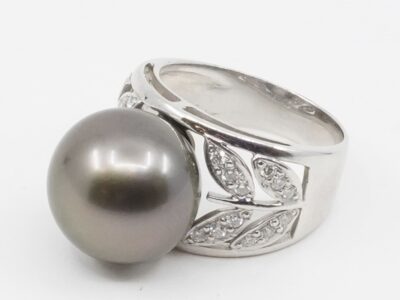 Ring Vitguld 14K brv8,2g Ø16½ med diamanter och odlat pärla