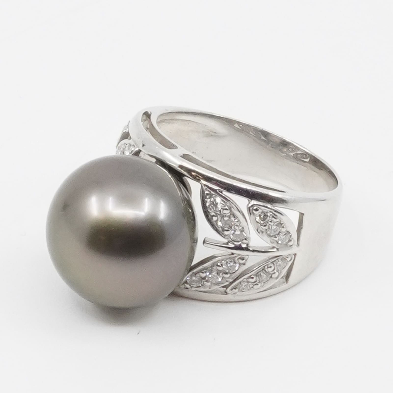 Ring Vitguld 14K brv8,2g Ø16½ med diamanter och odlat pärla