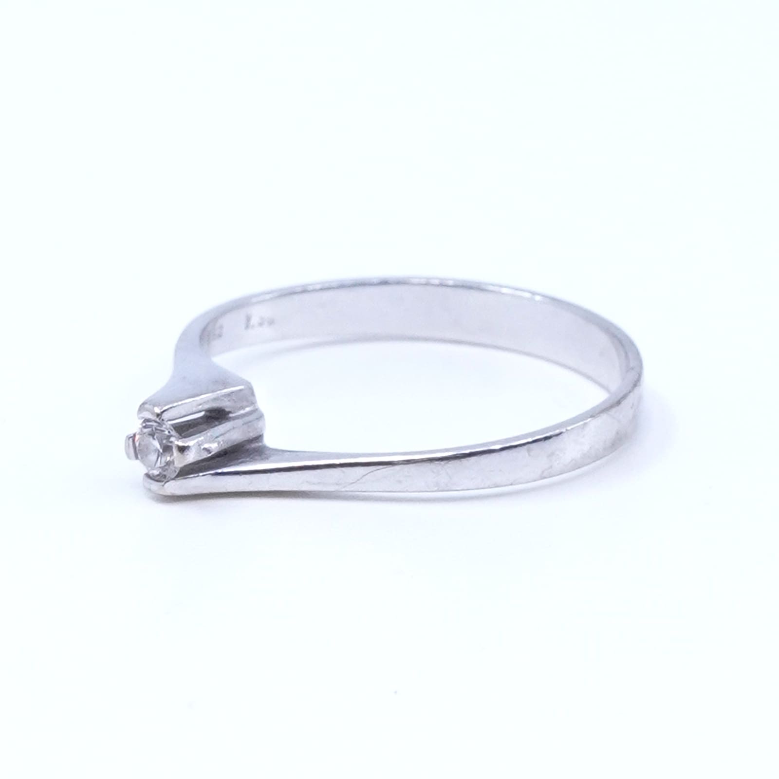 Ring Vitguld 18K med diamant 1xca0,05ct