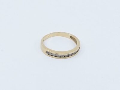 Ring med stenar