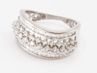 Ring Vitguld 18K Ø18¼ med stenar