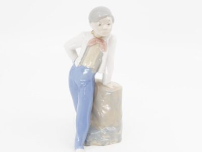 Figurin Porslin Pojke, vid stubbe, Rex Valencia Spanien