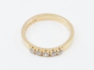 Ring Guld med stenar