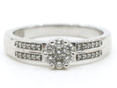 Ring med diamanter 26xca0,005-0,02ct Vitguld 18K