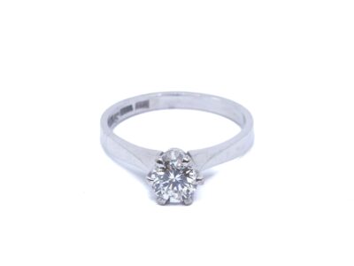 Solitärring med diamant 1x ca 0,65ct 18K vitguld Ø17¼
