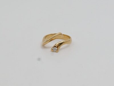 Ring Guld 18K 5,7g Ø17¼ med diamant 1xca 0,1ct