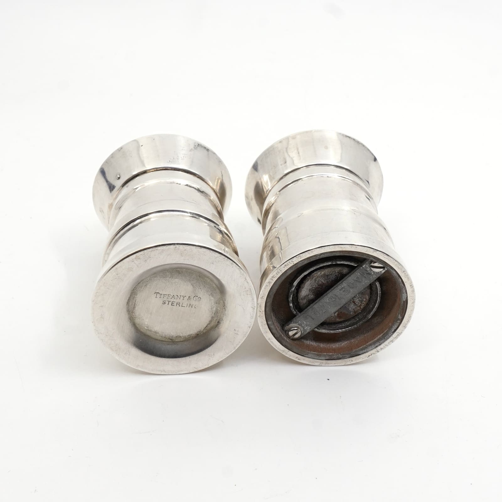 Set med saltkar och pepparkvarn Tiffany & Co silver S925 med insida i trä totalvikt 121,9g