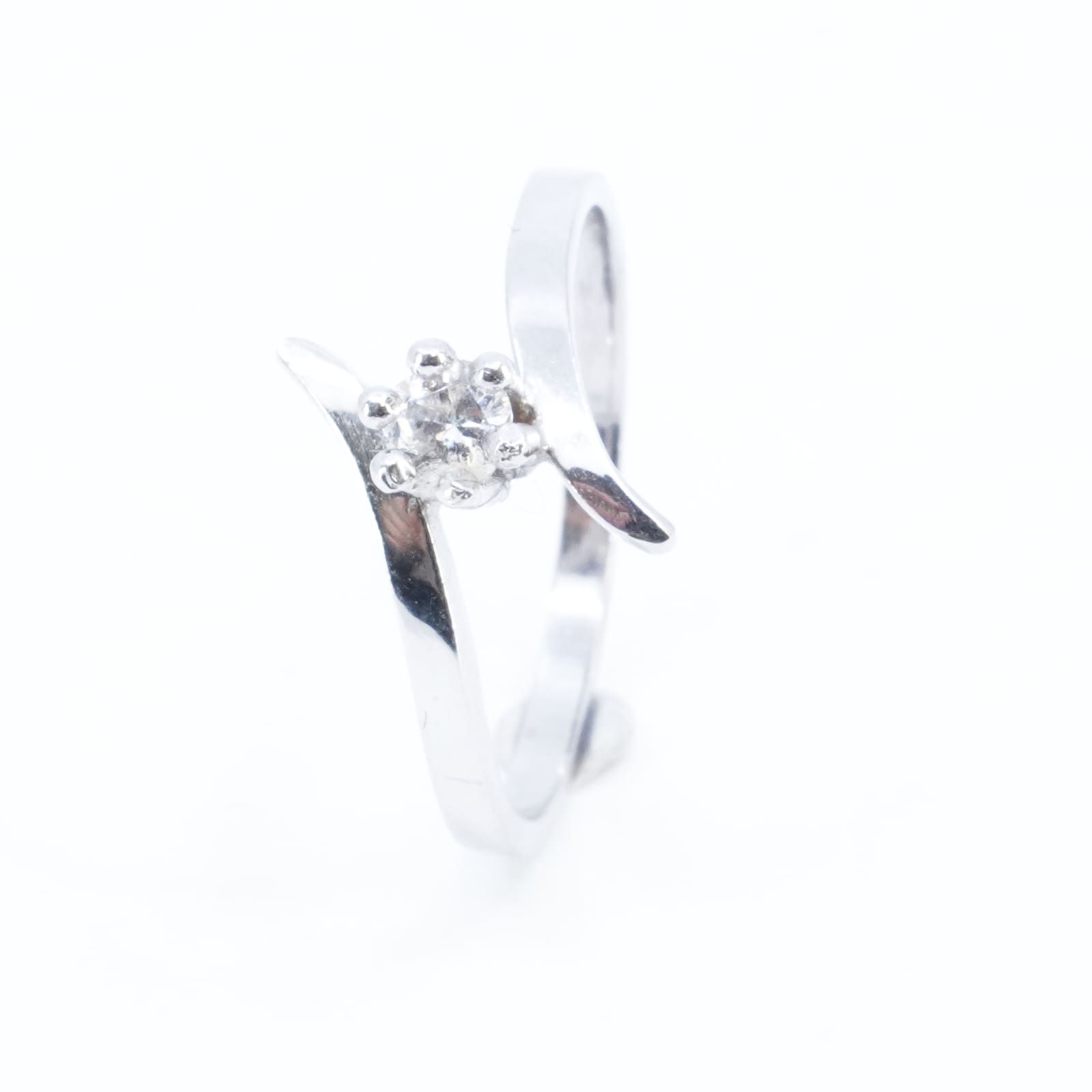 Ring med vit sten 14K vitguld Ø17