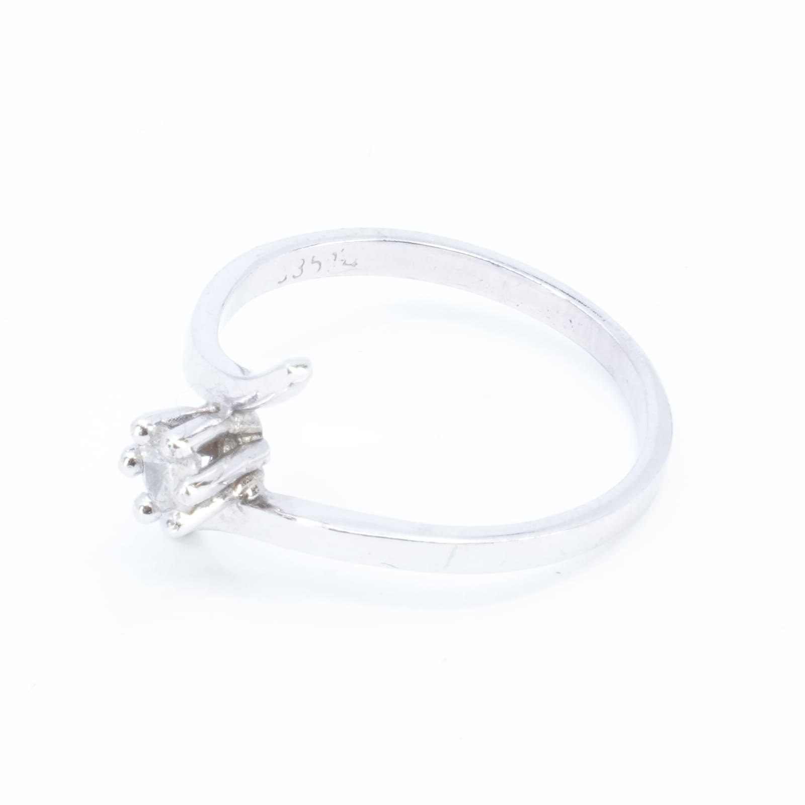 Ring med vit sten 14K vitguld Ø17